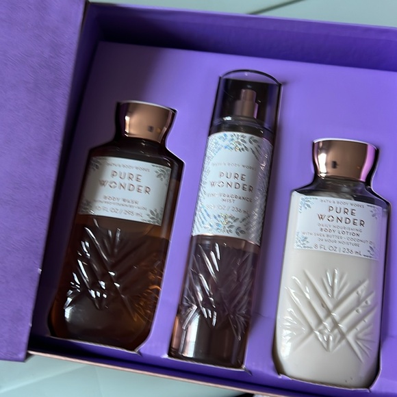 Bath & body Works New full size Pure Wonder 3pc boxed Christmas gift set - Picture 4 of 4
